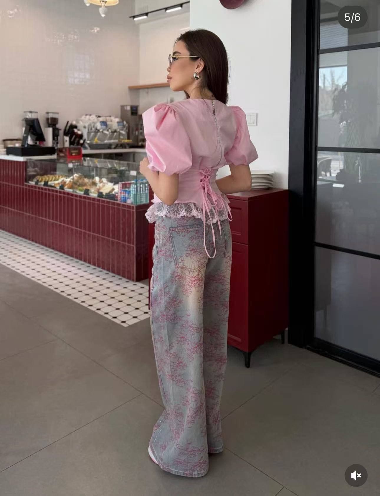 Pushti korset bluzka — puf yengli, to'r hoshiyali