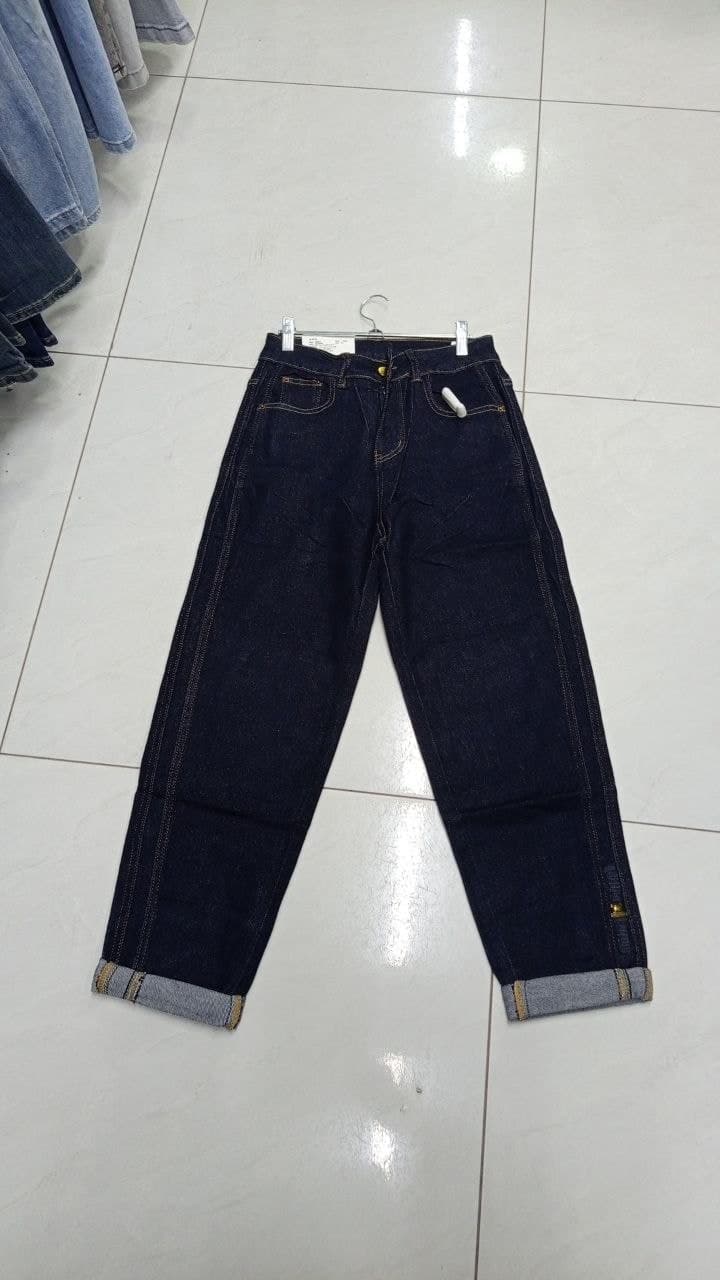 Keng jinsi shim — to'q indigo, kontrast choklar