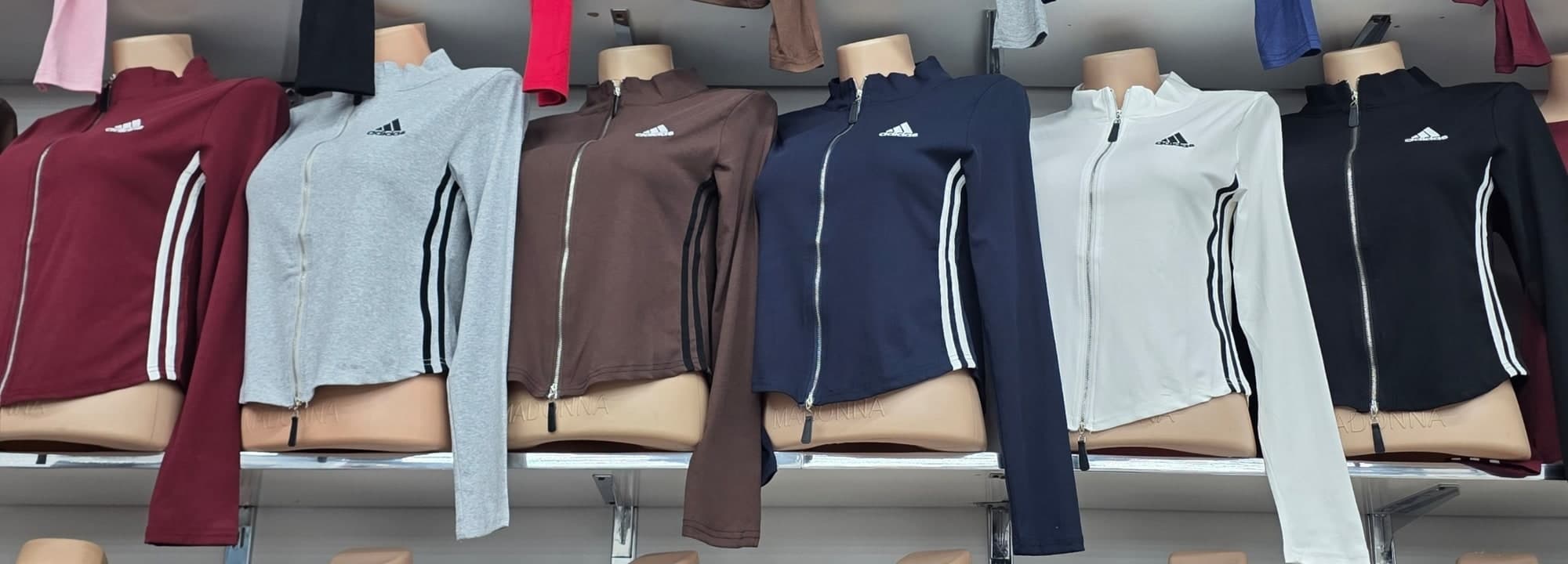 Sport zamokli kofta — turli ranglarda, chiziqli