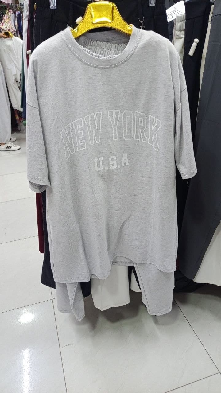«New York» yozuvli kulrang futbolka va shim to'plami — paxta trikotaj